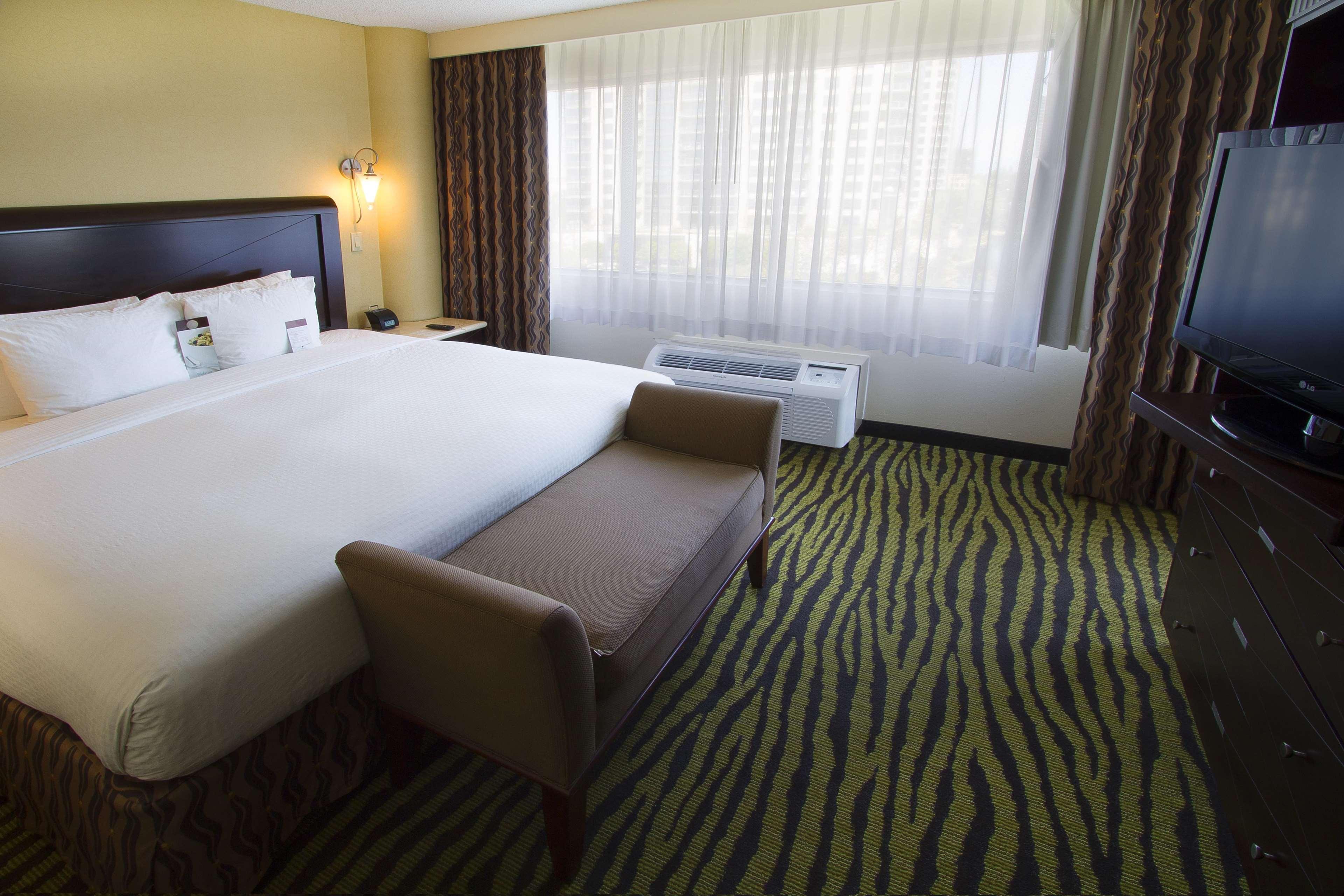 Doubletree By Hilton Orange County Airport Hotel Santa Ana Exterior photo