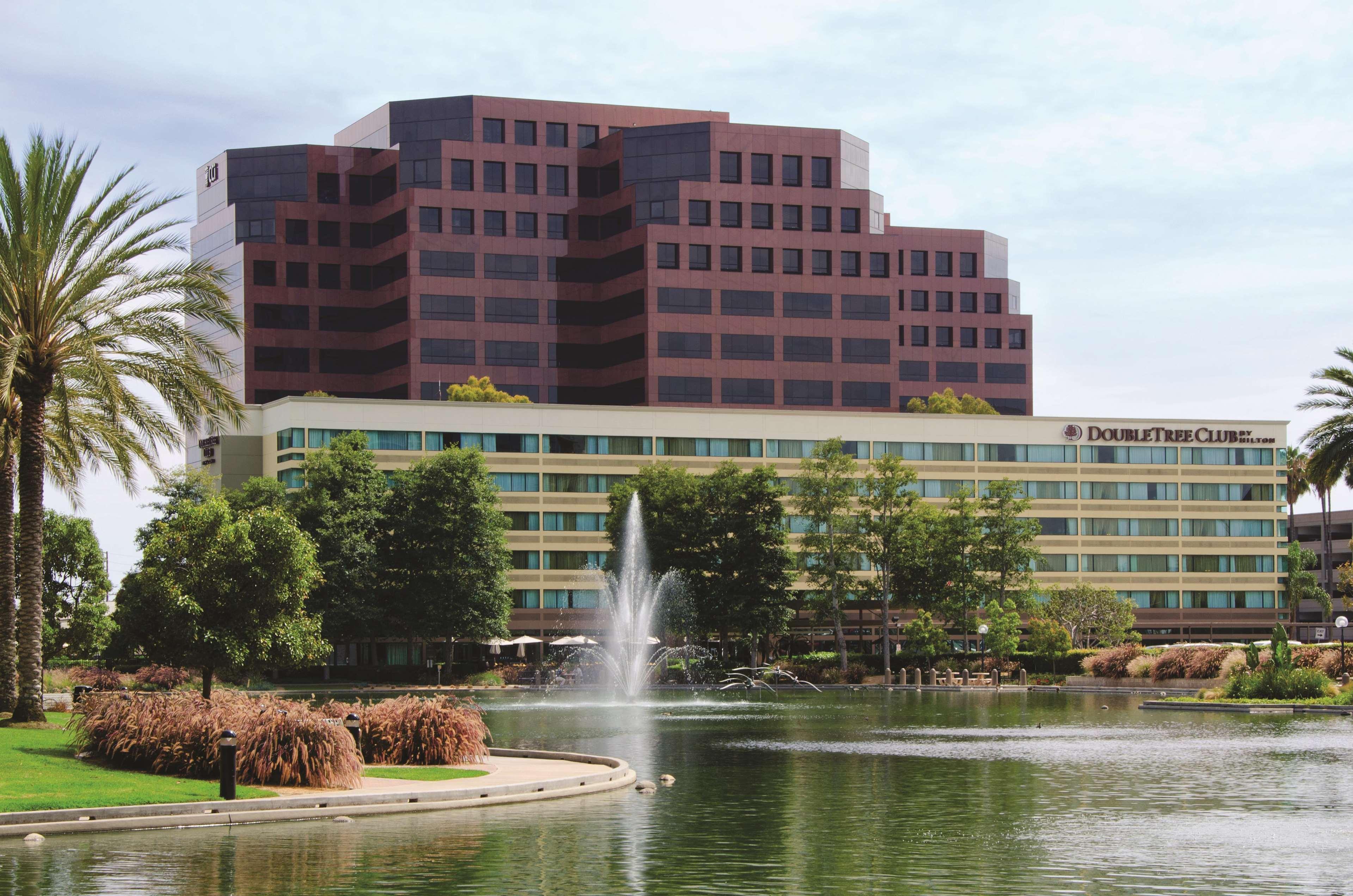 Doubletree By Hilton Orange County Airport Hotel Santa Ana Exterior photo