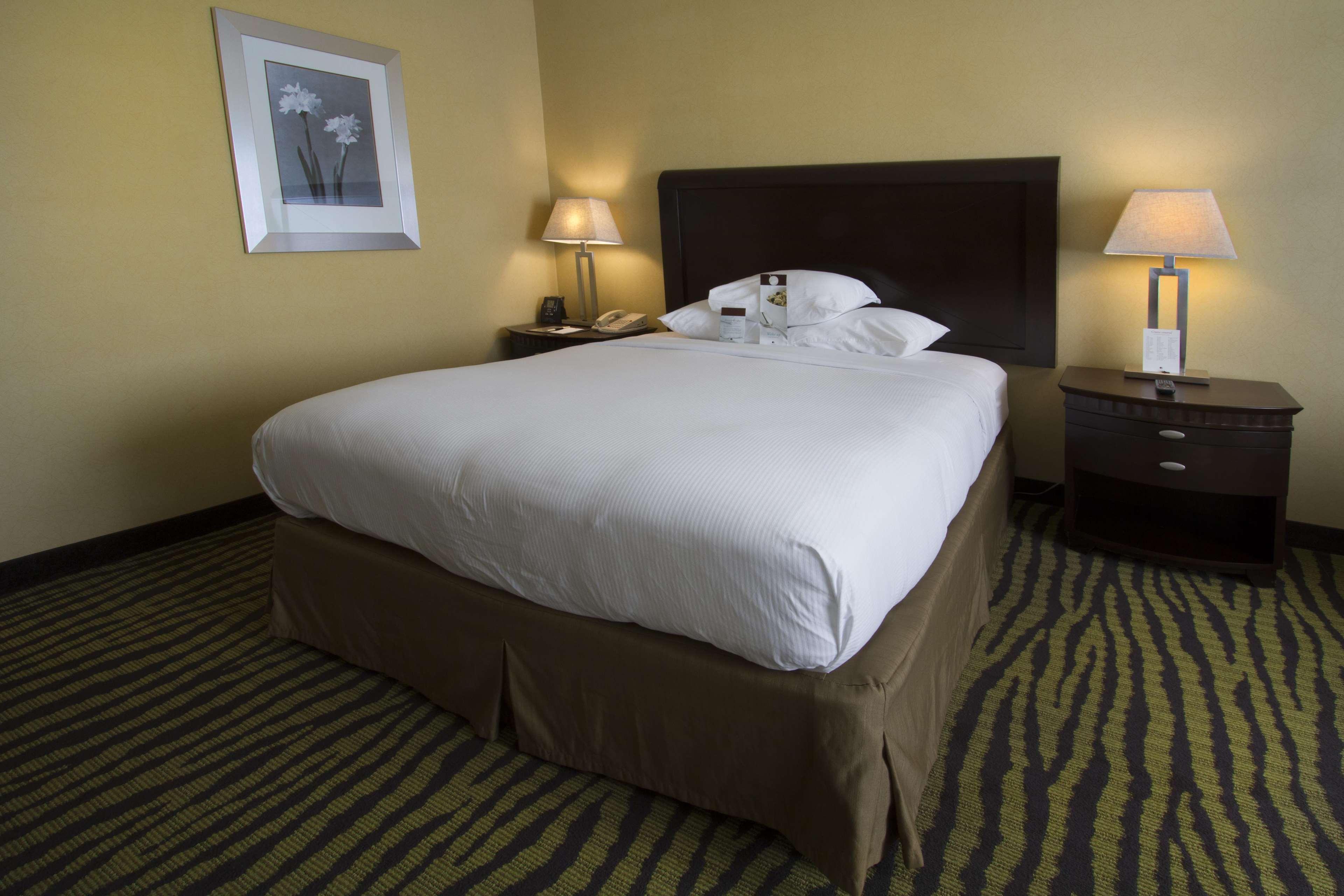 Doubletree By Hilton Orange County Airport Hotel Santa Ana Exterior photo
