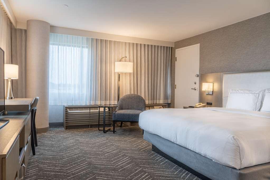Doubletree By Hilton Orange County Airport Hotel Santa Ana Room photo