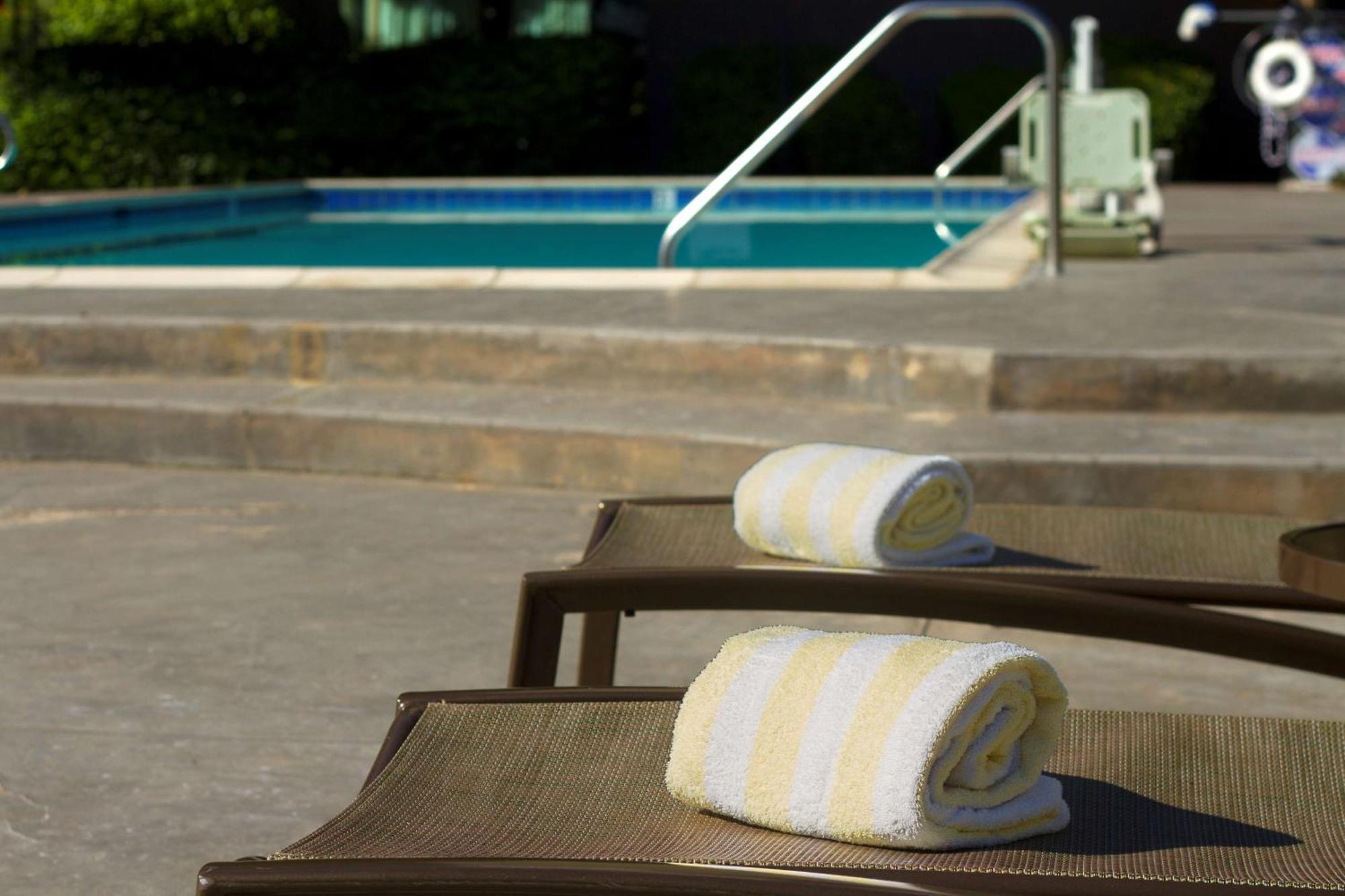 Doubletree By Hilton Orange County Airport Hotel Santa Ana Exterior photo
