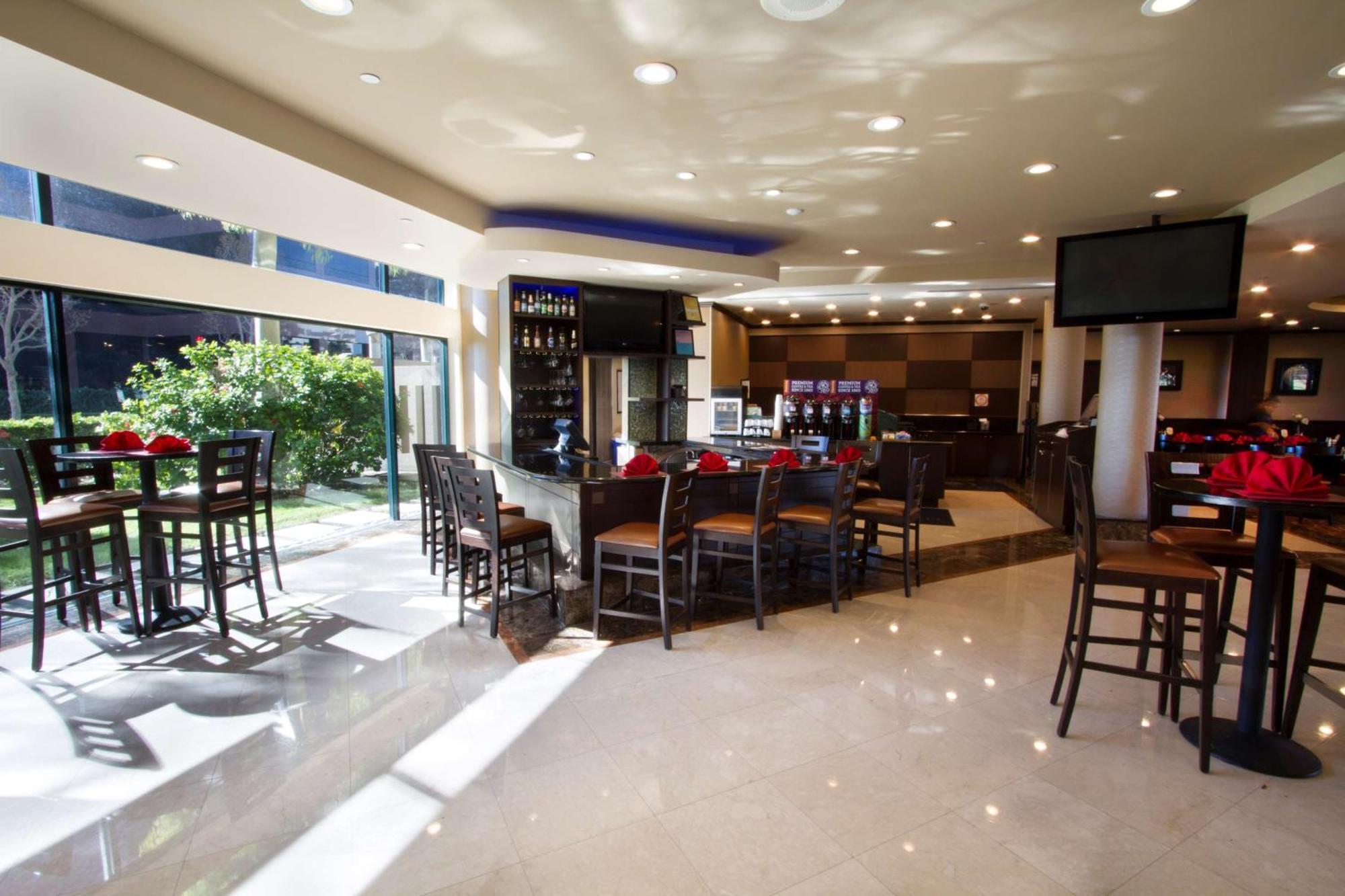 Doubletree By Hilton Orange County Airport Hotel Santa Ana Exterior photo