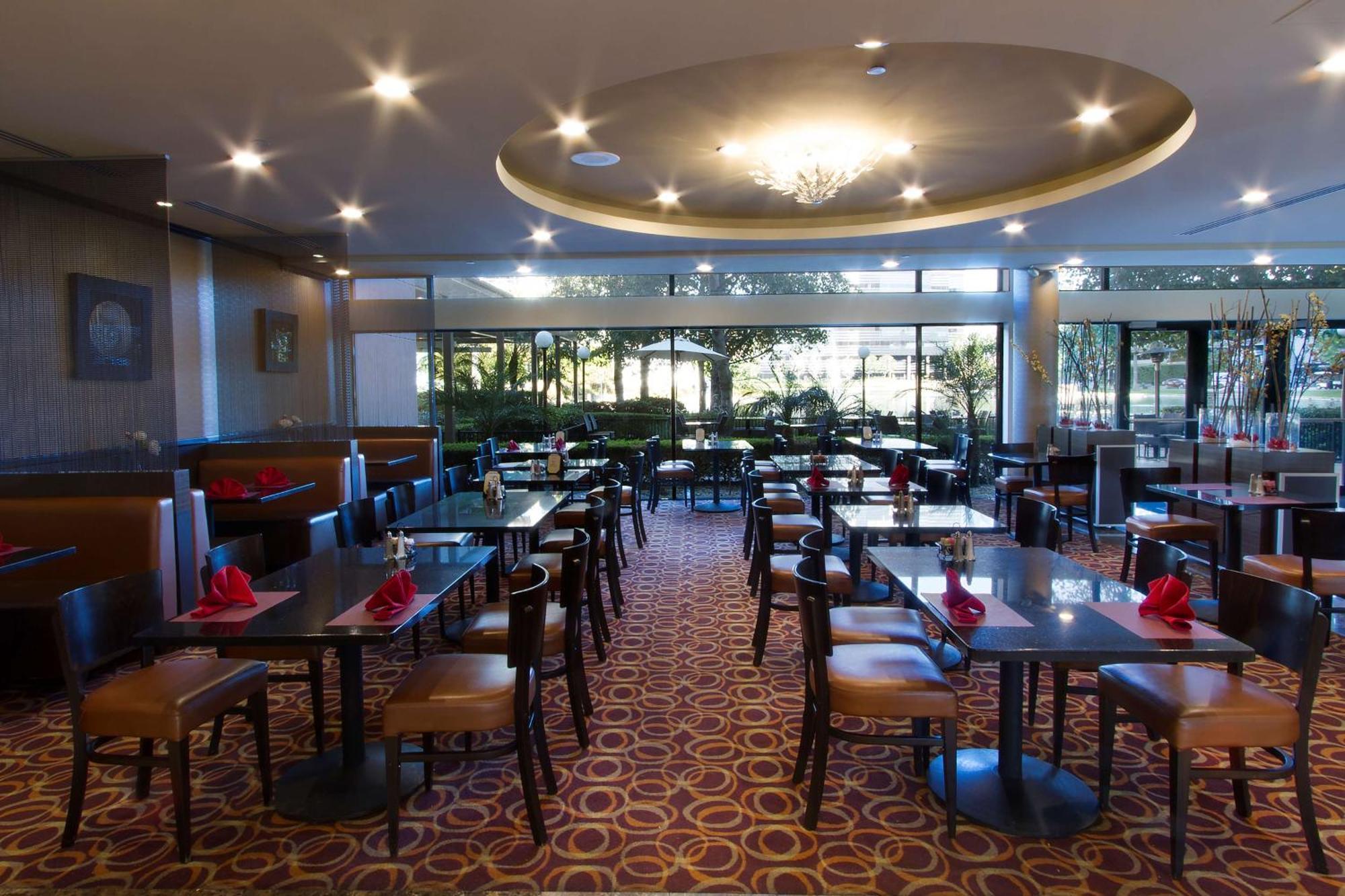 Doubletree By Hilton Orange County Airport Hotel Santa Ana Exterior photo