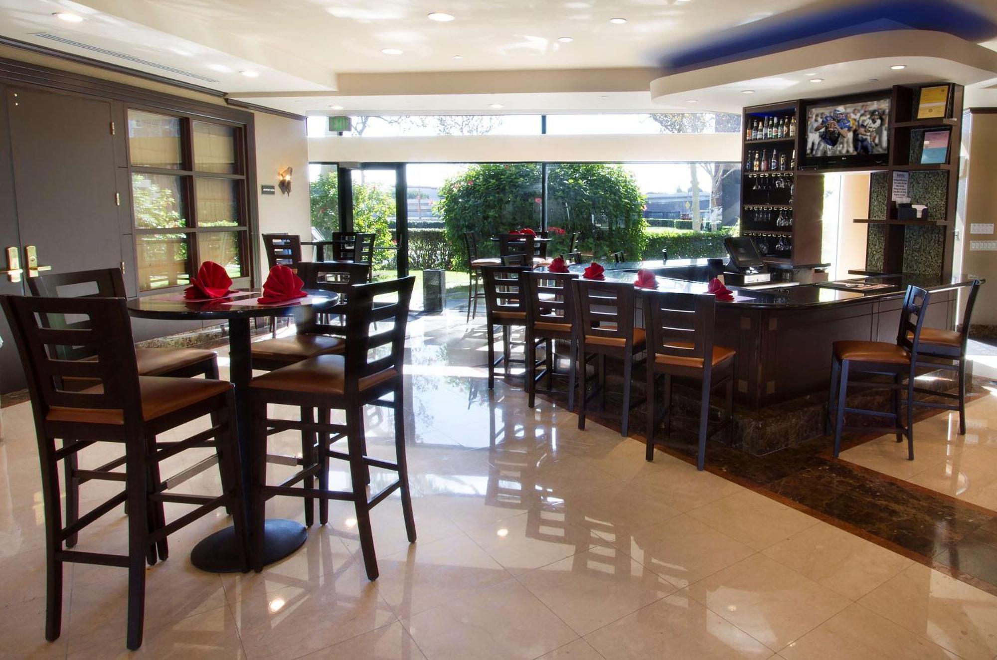 Doubletree By Hilton Orange County Airport Hotel Santa Ana Exterior photo