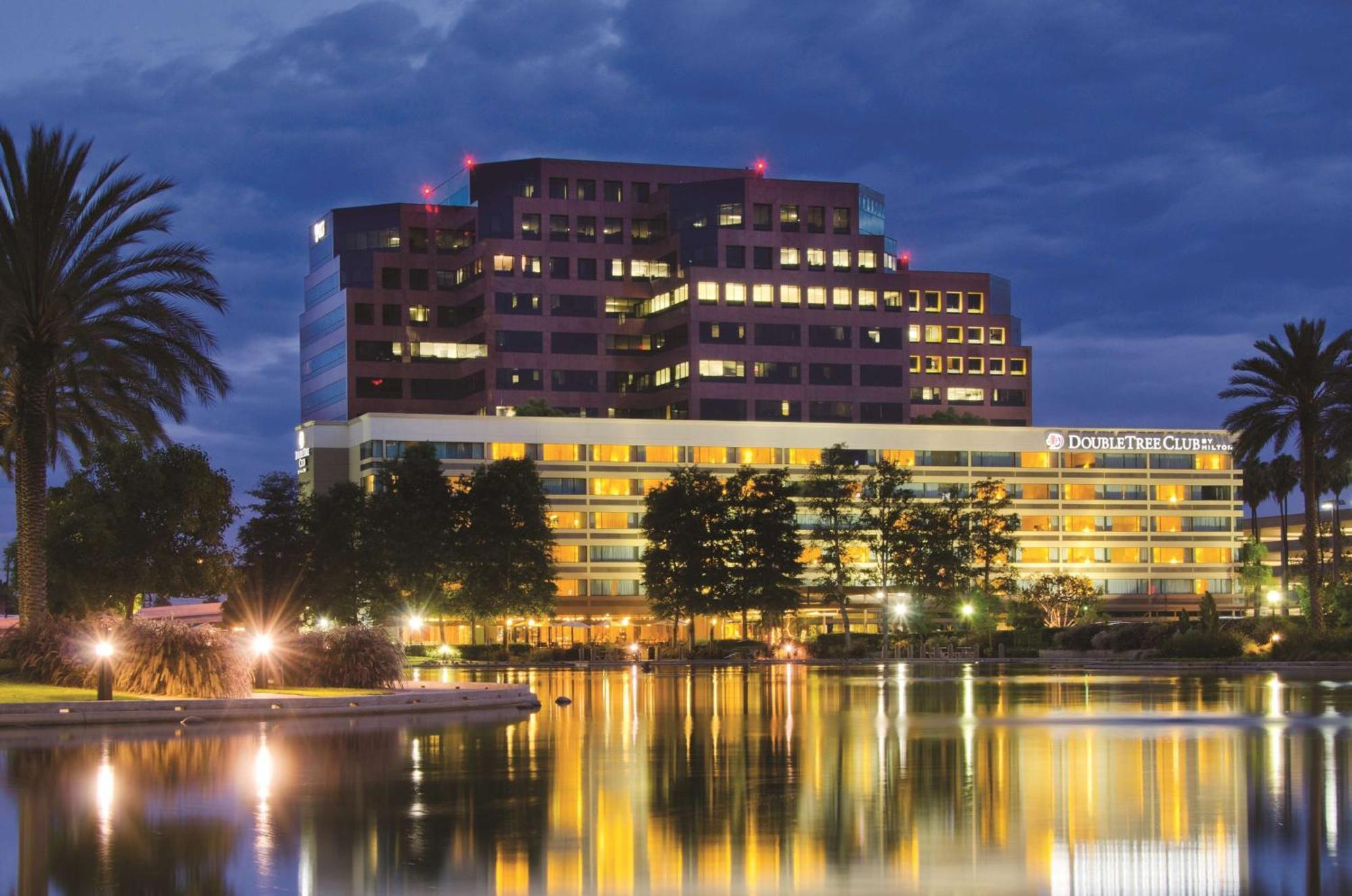 Doubletree By Hilton Orange County Airport Hotel Santa Ana Exterior photo