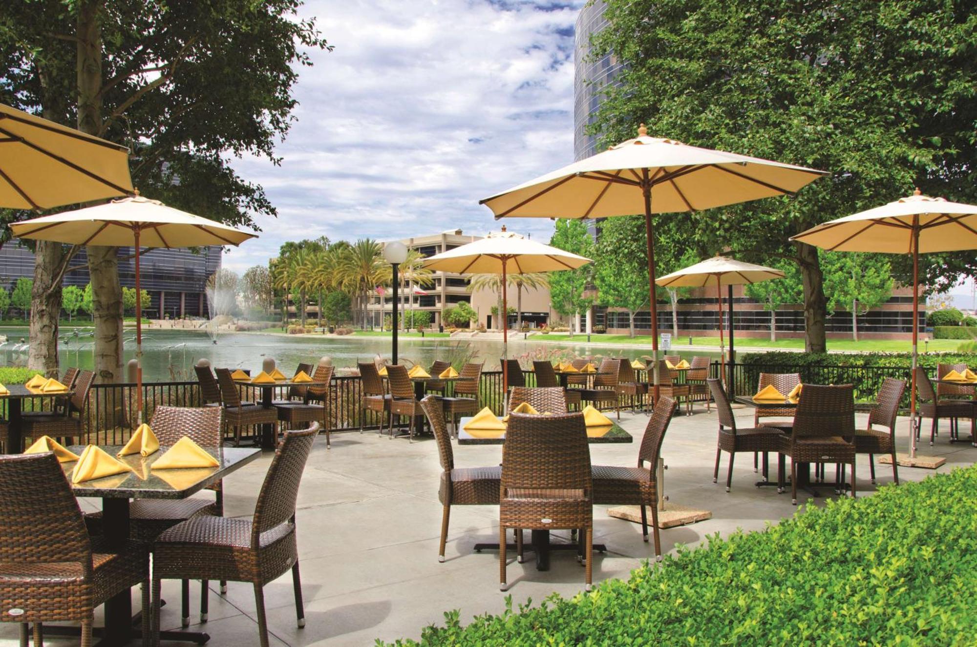 Doubletree By Hilton Orange County Airport Hotel Santa Ana Exterior photo