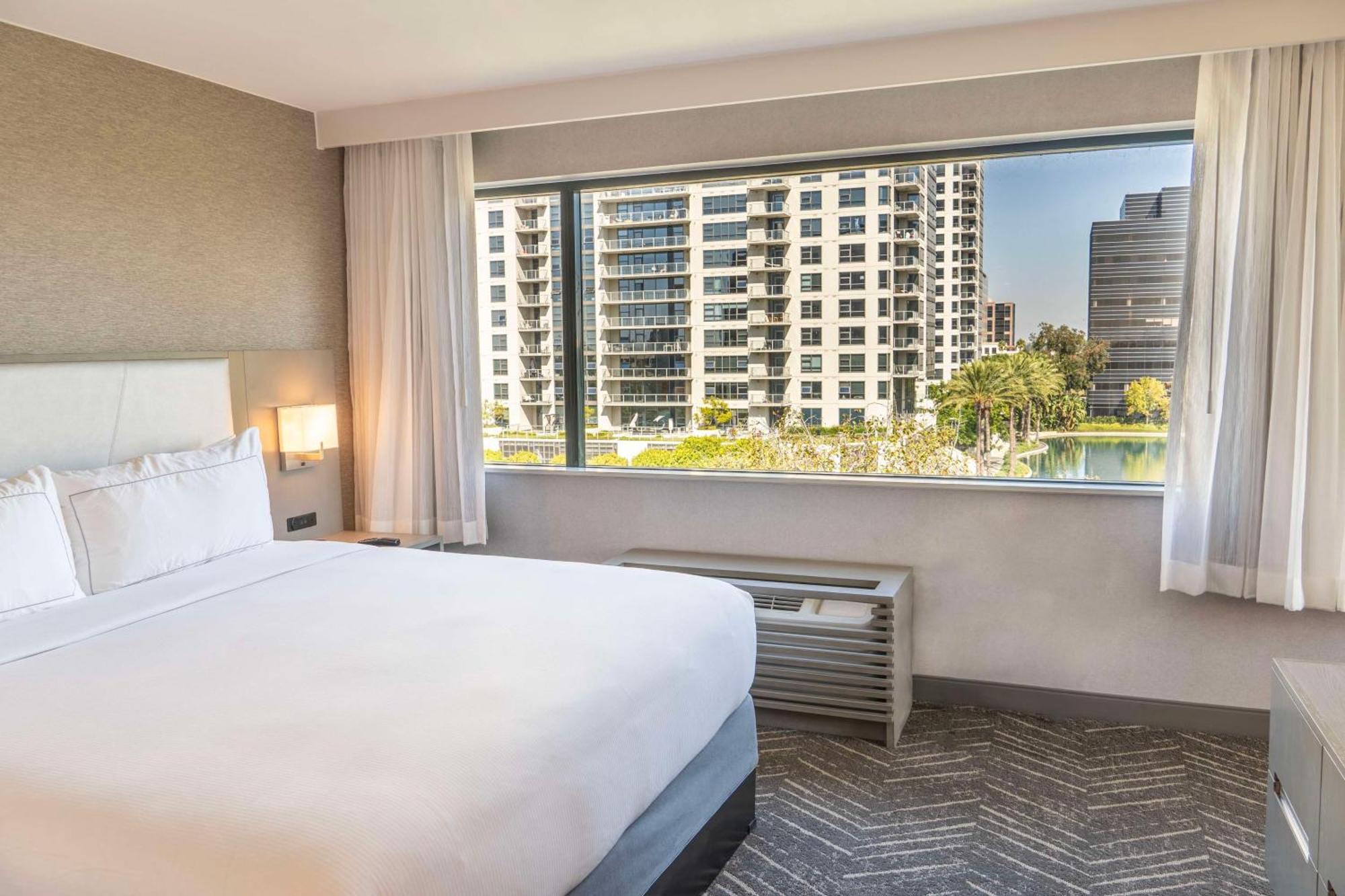 Doubletree By Hilton Orange County Airport Hotel Santa Ana Exterior photo